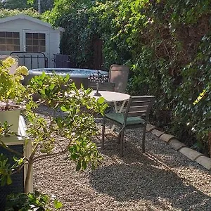 Guest house Le Petit Jardin ... 
